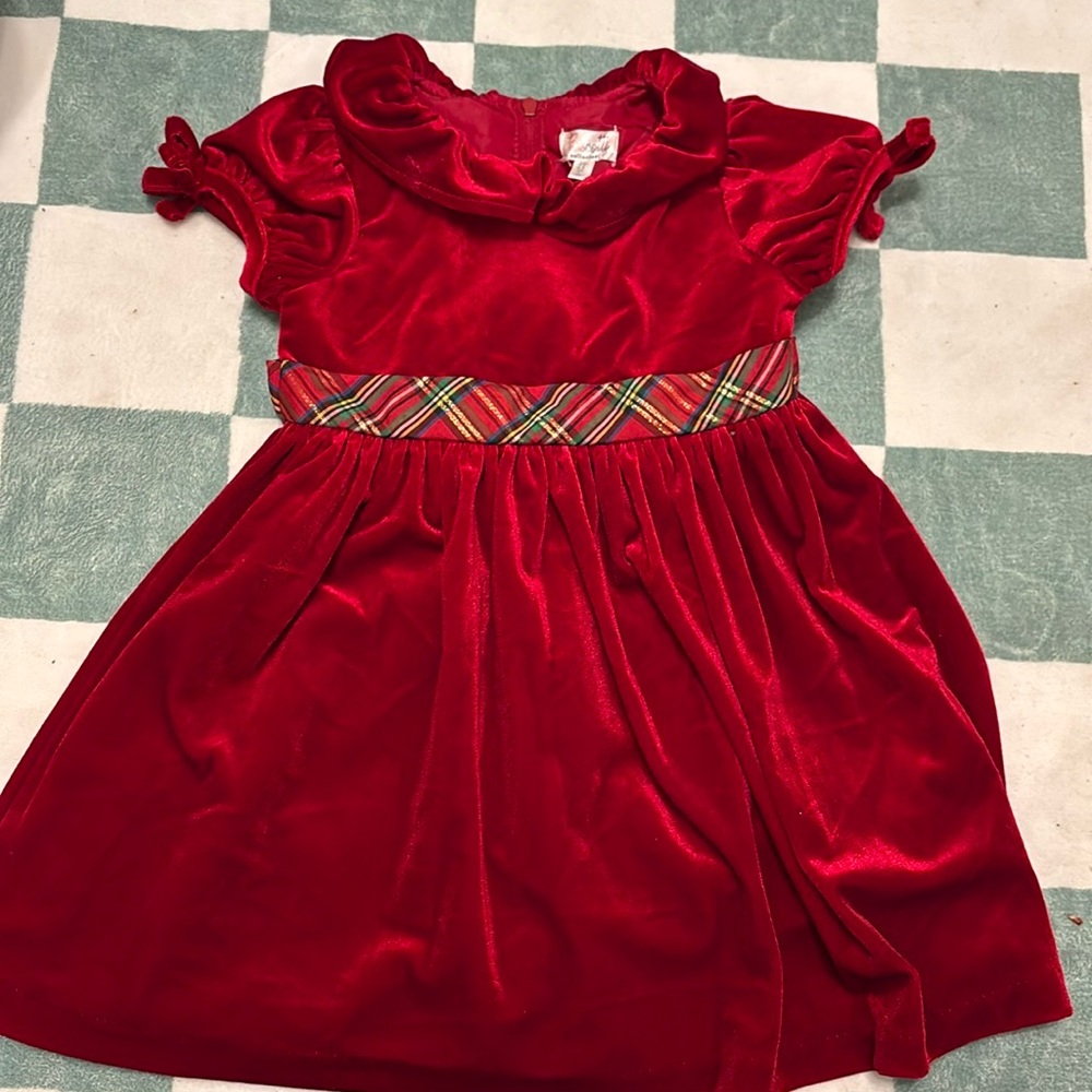 Cute red velvet holiday dress!